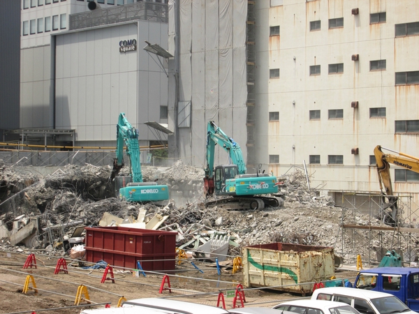 豊田市駅前再開発の解体工事