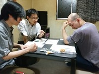 三人寄れば…？