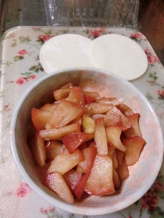 秋映のアップルパイ&サラダ