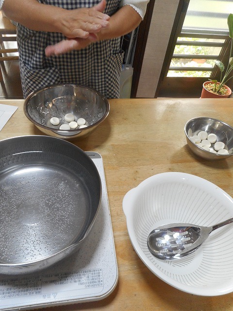 からだとこころにやさしい手作り。豆腐白玉のみたらし＆大輪のばらのぱん