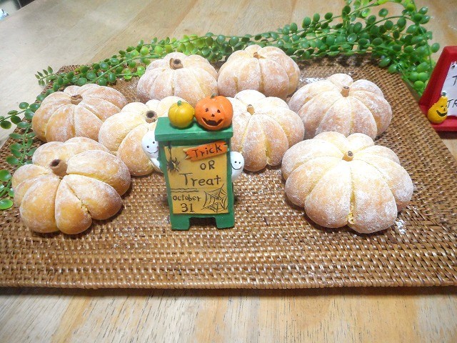 インスタ栄えの手作りのパンとお菓子！楽しいですね！（かぼちゃぱん＆ふわふわしふぉん）