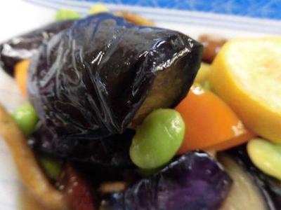 ごんべいのなすと彩り野菜の揚げびたし