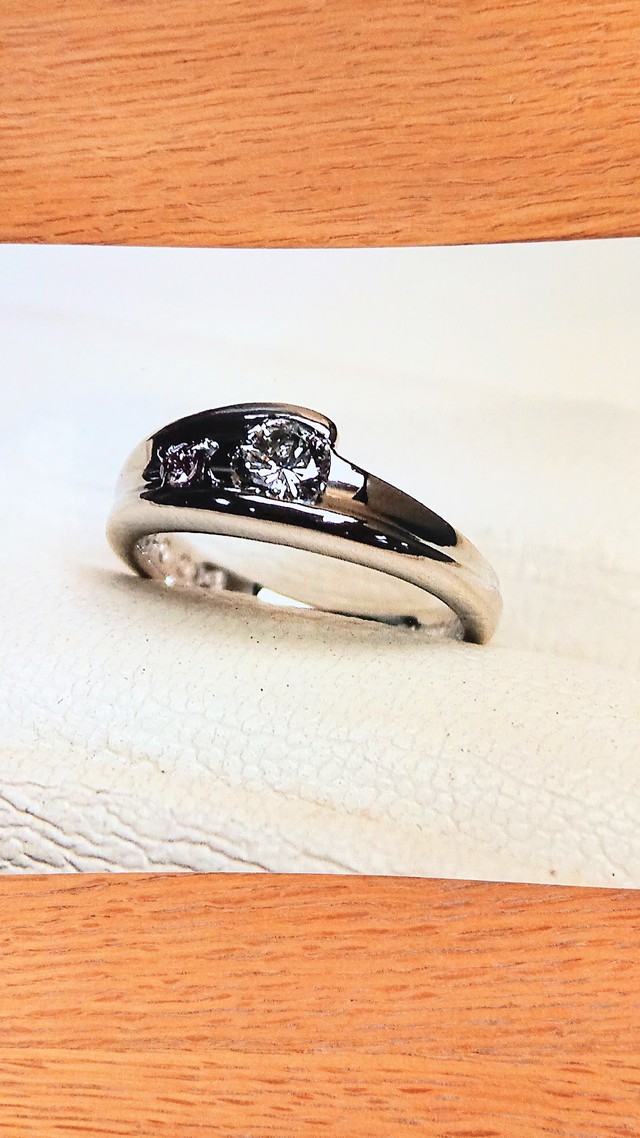 プラチナ・ダイヤの婚約指輪