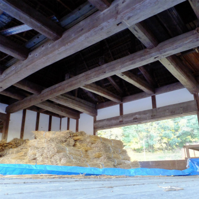 六所神社農村舞台の屋根の葺替え工事はじまる
