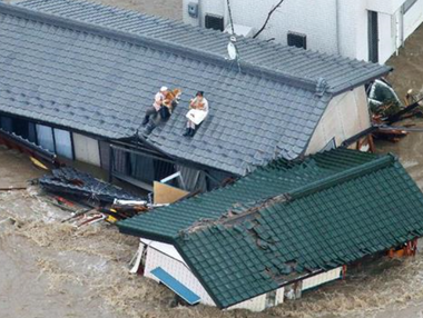 ヘリで屋根から救出された柴犬君たちの話【東日本豪雨】 ヘリで屋根から救出された柴犬君たちの話【東日本豪雨】