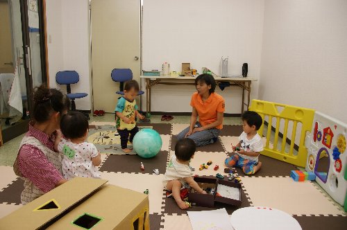 楽しく遊ぶ子供たち 楽しく遊ぶ子供たち