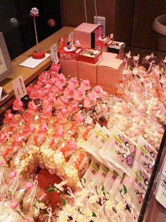 家族で楽しむ雛祭りに、お雛菓子はいかが？