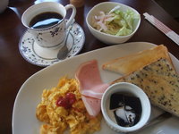 パンで始まり、パンで終わる。