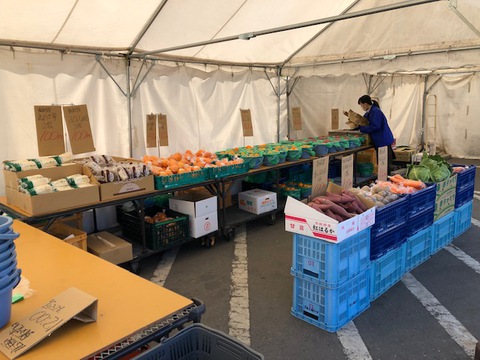 土・日恒例のお値打ち野菜・果物店頭朝市開催!! 土・日恒例のお値打ち野菜・果物店頭朝市開催!!