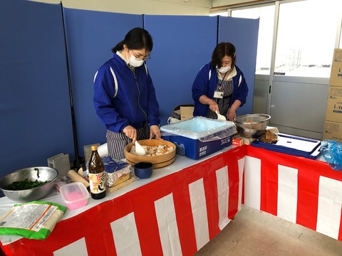 地元の菜花をトッピングしたちらし寿司振る舞い!! 地元の菜花をトッピングしたちらし寿司振る舞い!!