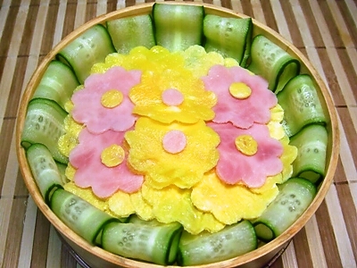 ６月２７日　　☆ｶﾜｲｨ☆お花の冷やし中華のお弁当☆