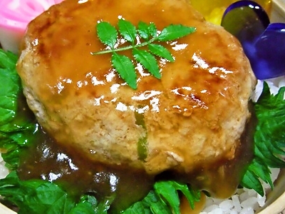 ３月１３日　豆腐入り和風ふゎふゎ鶏ハンバーグ丼弁当☆