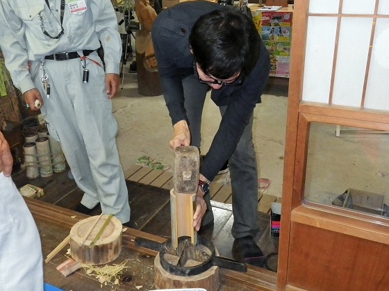 「ＹＯＵは何しに体験の森へ？」名古屋大学留学生が竹箸作りに挑戦☆