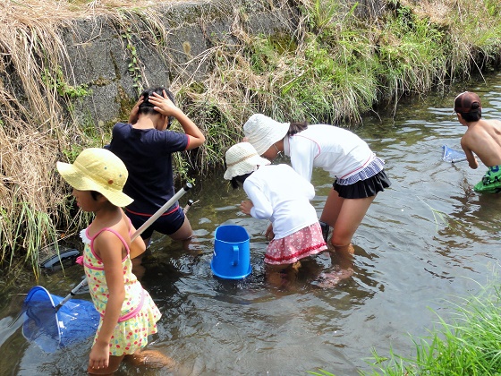 岡崎の水源を探る「夏休み！水道水源探訪親子バスツアー」を開催