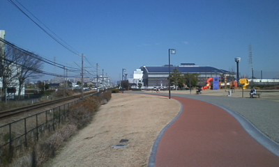 電車の見える公園「安城市スポーツセンター」横