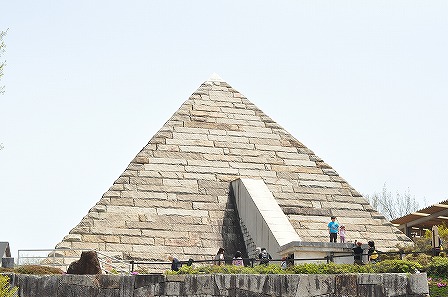 博石館のピラミッドで迷う