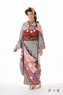 結婚式にお振袖をレンタルして着ていってはいかが?