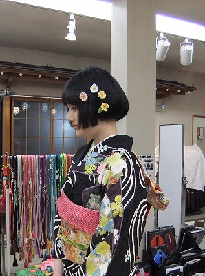 黒古典柄のお振袖で前撮・髪飾りもこだわって