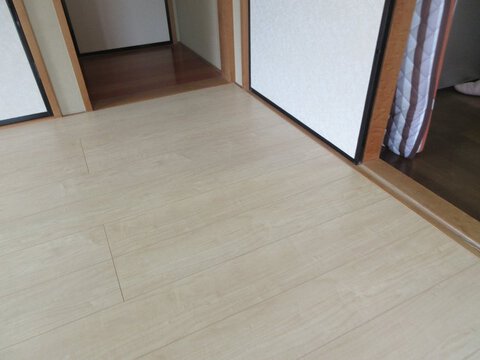 和室の畳→滑りにくいフローリングへ施工いたしました。