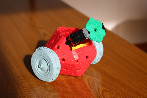 苺（いちご）カー　～LaQ~　乗り物編　LEGO乗せてみました。