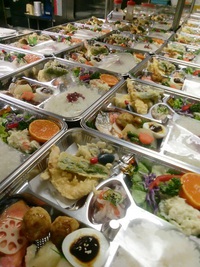 お弁当に刺身盛り合わせ・・・仕出し料理配達します！豊田市みよし市岡崎市。法事バス送迎あります！ 2014/11/30 19:13:49