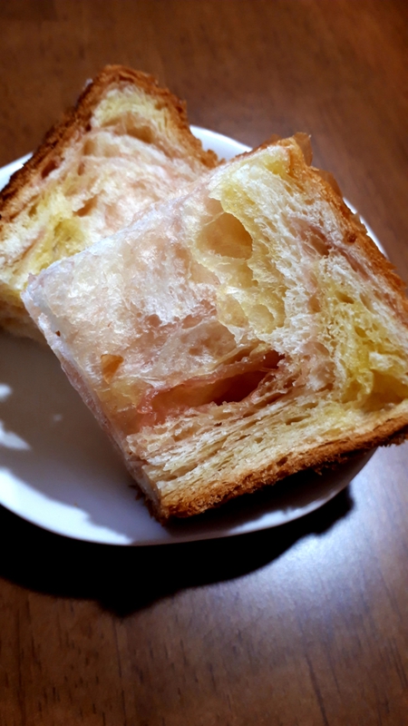 ボロニアの高級デニッシュ食パン♡
