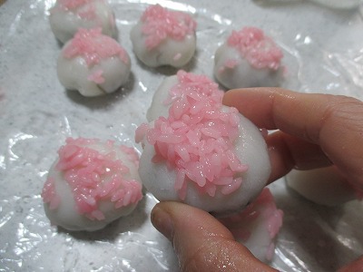 岡崎市のお雛祭り　ピンクのいがまんじゅう　