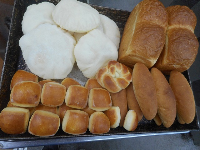 さくふわ食パン＆ピタパン＆ミルクパン　パンがいっぱい！