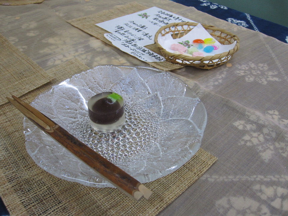 テーブル茶道・7月の茶花とお菓子