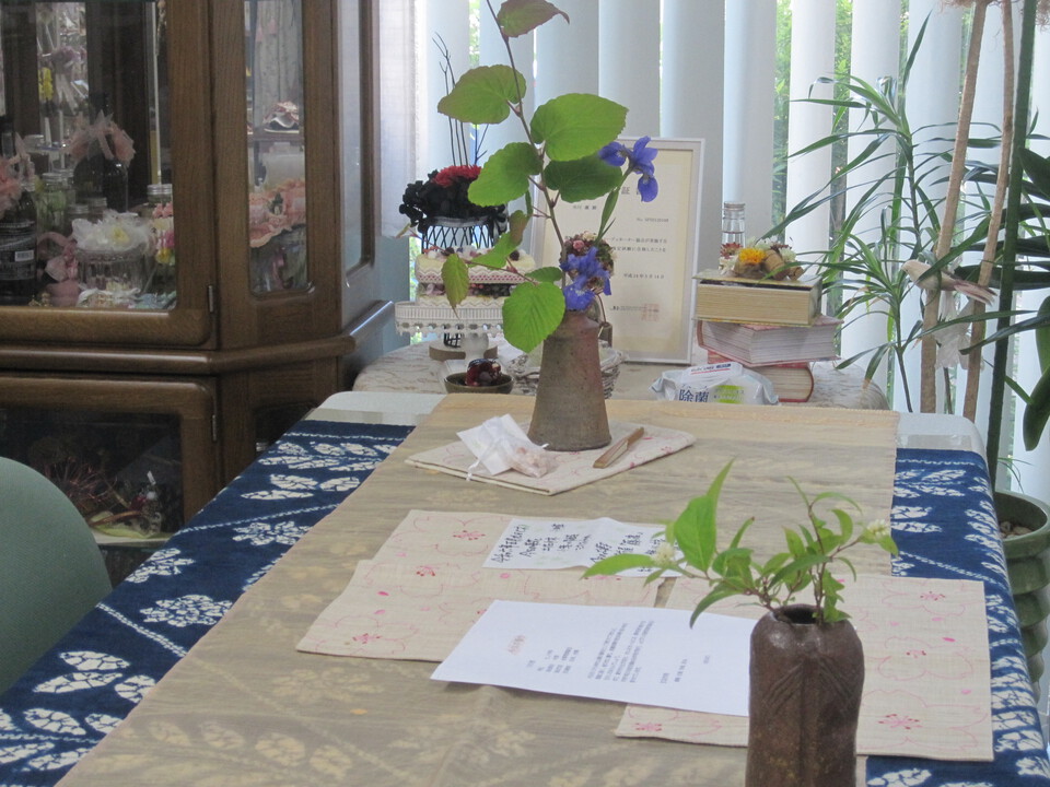 テーブル茶道・5月の茶花とお菓子