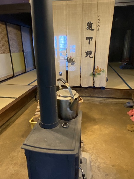 古民家でいただく亀甲苑のひきずり鍋+にゃんこ♪ 古民家でいただく亀甲苑のひきずり鍋+にゃんこ♪