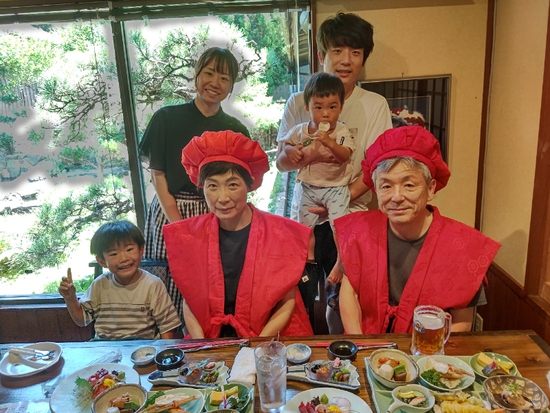 お二人揃って赤いちゃんちゃんこ 還暦祝い | くすのき茶屋「花屋敷