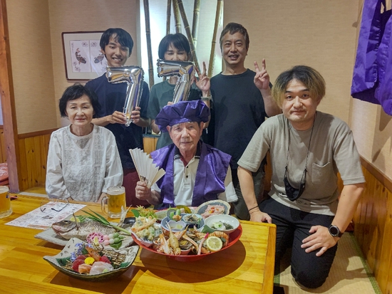 長寿祝い 喜寿 ７７歳 紫のちゃんちゃんこ 御祝い膳 くすのき茶屋 花屋敷 みよし 豊田 日進エリアの和食懐石