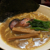 なな家で家系ラーメン(*ˊૢᵕˋૢ*) 2015/11/10 19:44:29