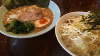 まくり家で家系ラーメン(*ˊૢᵕˋૢ*) 2015/11/24 12:14:58