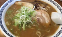 麺の館でしょうゆ豚骨ラーメン(*ˊૢᵕˋૢ*) 2015/12/28 18:59:21
