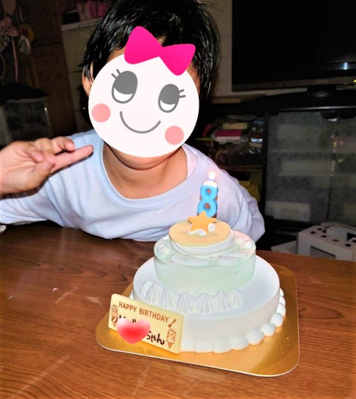 地味すぎるケーキで８歳のお誕生日おめでとう～♪(*^^)v