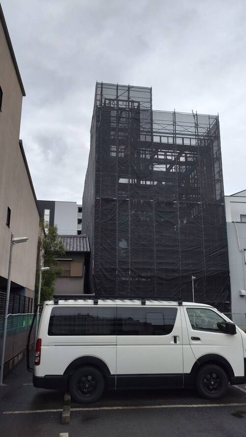 新築マンション工事足場－組立て!!