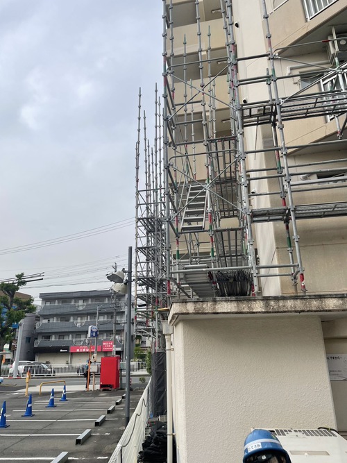 マンション改修工事足場－組立て!!