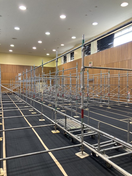 施設改修工事足場－ステージ足場－組立て!!