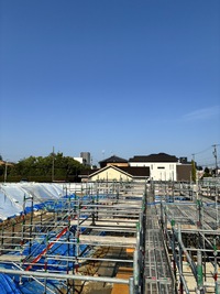 新築マンション工事－地足場－組立て!!