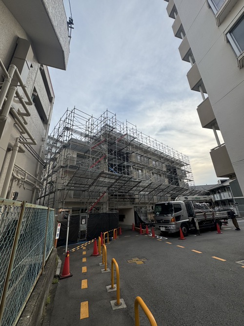 マンション改修工事足場－組立て!!