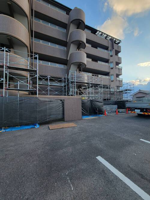 マンション改修工事足場－次世代Iq足場－組立て!!