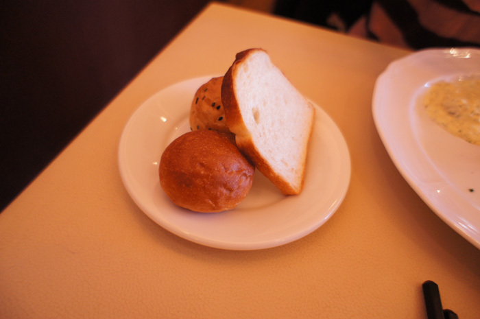 豊田市駅近く、前菜ビュッフェの洋食屋「キッチンこば軒」でハンバーグのランチを。