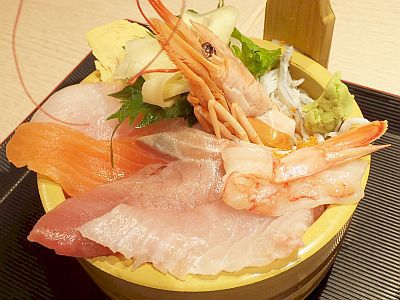 東郷町 魚市場の海鮮丼