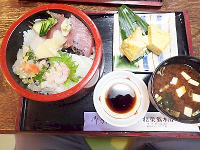 名古屋市南区 寿司屋さんのちらし寿司ランチ