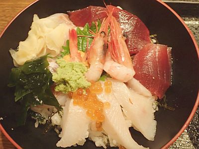 東京都千代田区 東京駅で海鮮丼定食