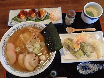 知多市 岡田の祭めし押し寿司と天ぷら付き麺のセット