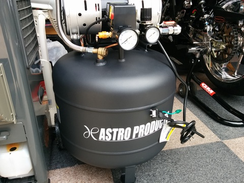 アストロプロダクツ製縦型サイレントコンプレッサー38L-