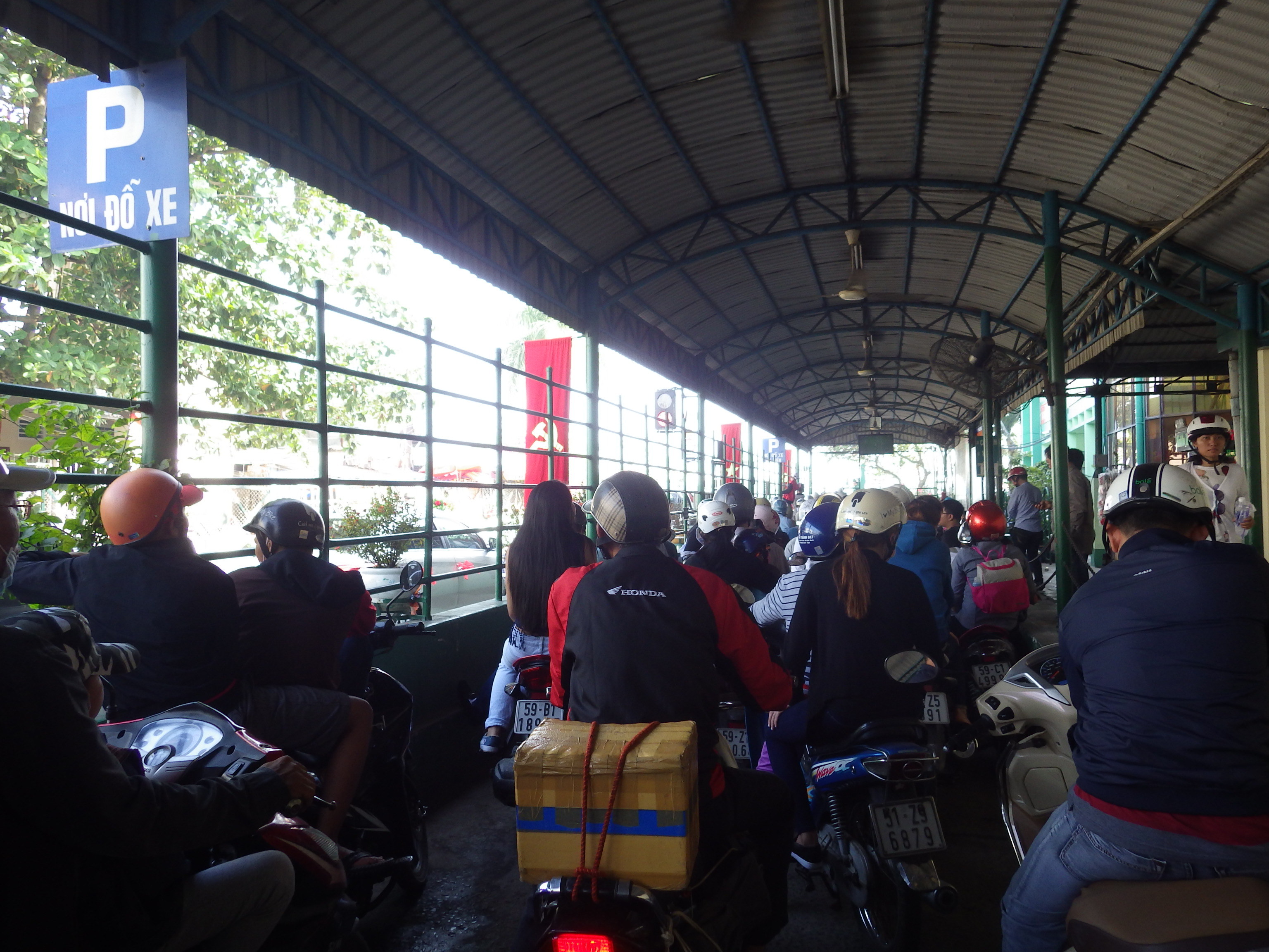 原付とフェリーと島に特化するバイク旅をベトナムから始めます。